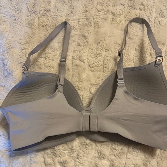 Victoria's Secret Light Gray Bra 34D - Picture 3 of 4